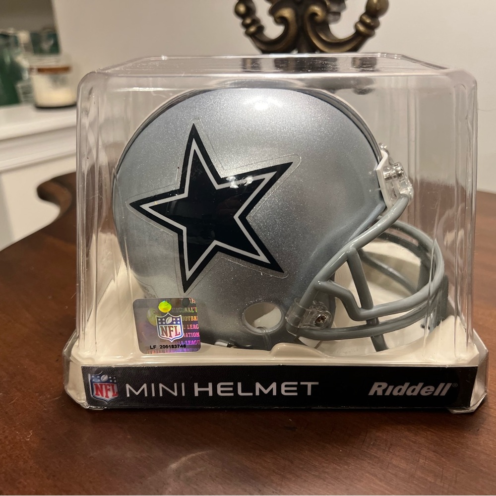 ⭐️NWT⭐️Dallas Cowboys-Mini Helmet- Riddell- NFL Branded